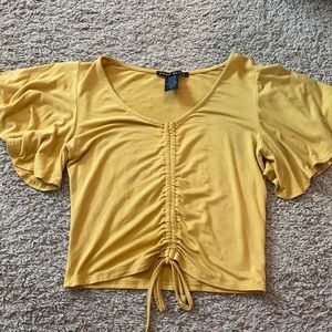 Perfect for this time of year. Cute ruche details.